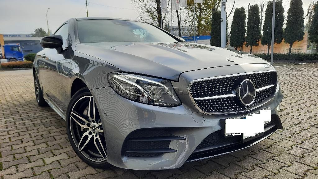 Mercedes E trieda Coupé 400 4matic . 9g. AMG Line. Panor. LED