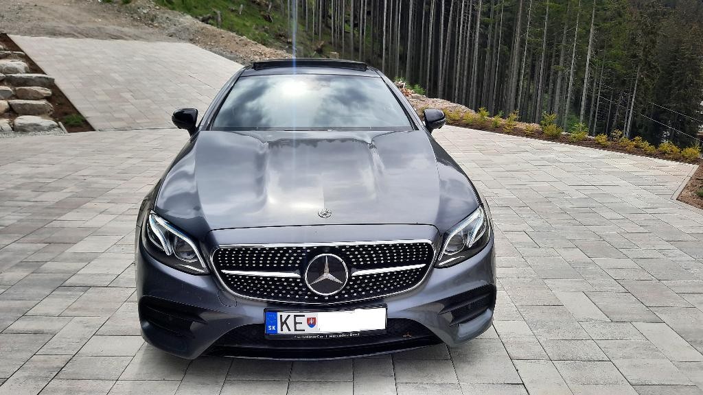 Mercedes E trieda Coupé 400 4matic . 9g. AMG Line. Panor. LED