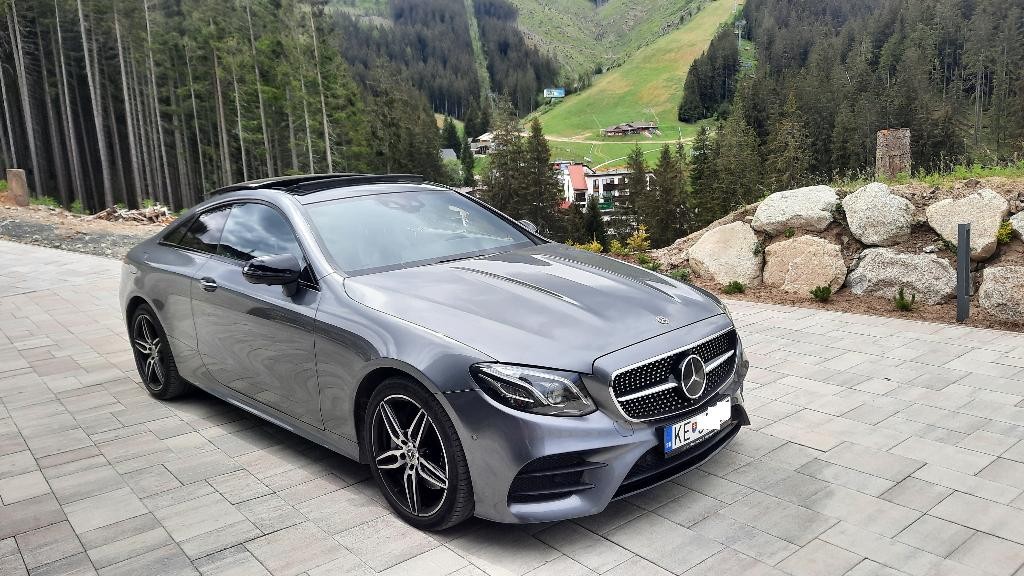Mercedes E trieda Coupé 400 4matic . 9g. AMG Line. Panor. LED