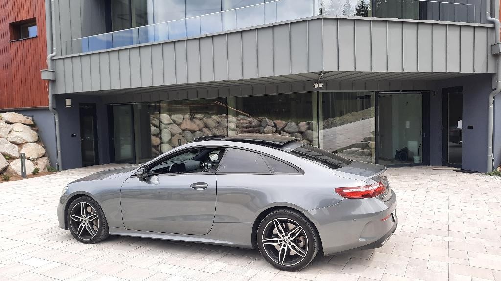 Mercedes E trieda Coupé 400 4matic . 9g. AMG Line. Panor. LED