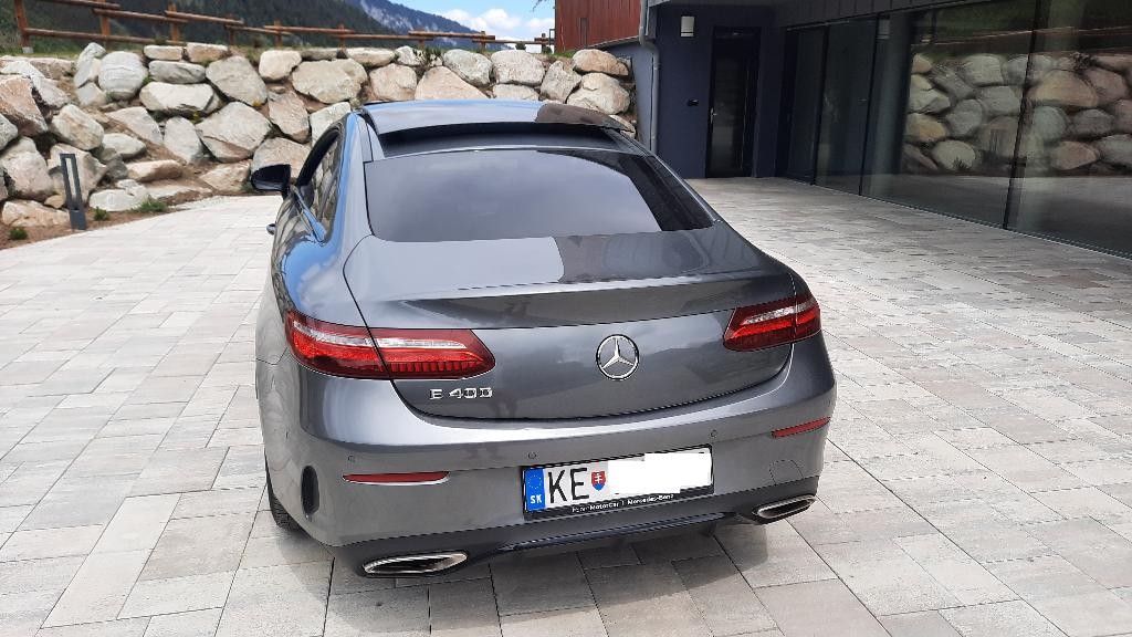 Mercedes E trieda Coupé 400 4matic . 9g. AMG Line. Panor. LED