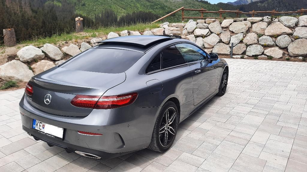 Mercedes E trieda Coupé 400 4matic . 9g. AMG Line. Panor. LED