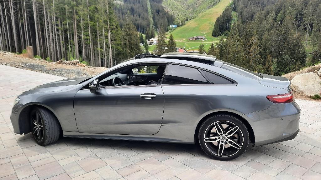 Mercedes E trieda Coupé 400 4matic . 9g. AMG Line. Panor. LED