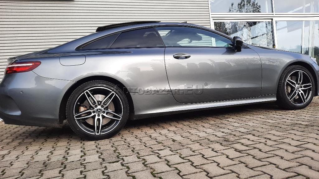 Mercedes E trieda Coupé 400 4matic . 9g. AMG Line. Panor. LED