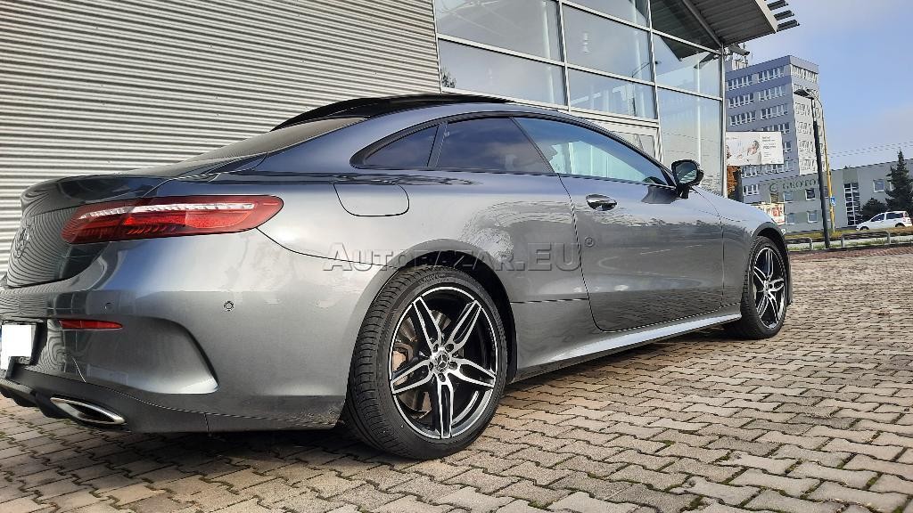 Mercedes E trieda Coupé 400 4matic . 9g. AMG Line. Panor. LED