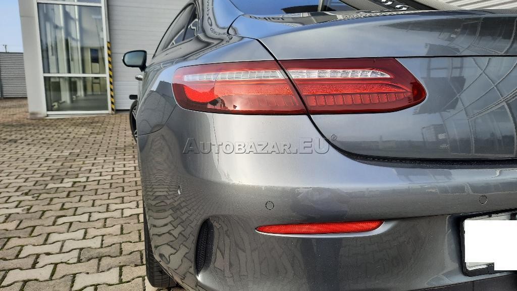 Mercedes E trieda Coupé 400 4matic . 9g. AMG Line. Panor. LED