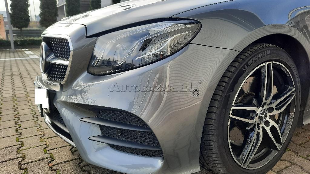 Mercedes E trieda Coupé 400 4matic . 9g. AMG Line. Panor. LED