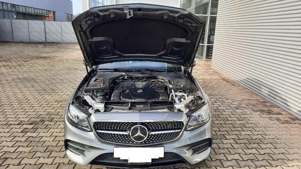 Mercedes E trieda Coupé 400 4matic . 9g. AMG Line. Panor. LED