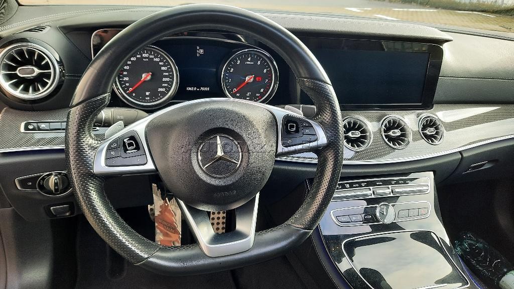 Mercedes E trieda Coupé 400 4matic . 9g. AMG Line. Panor. LED