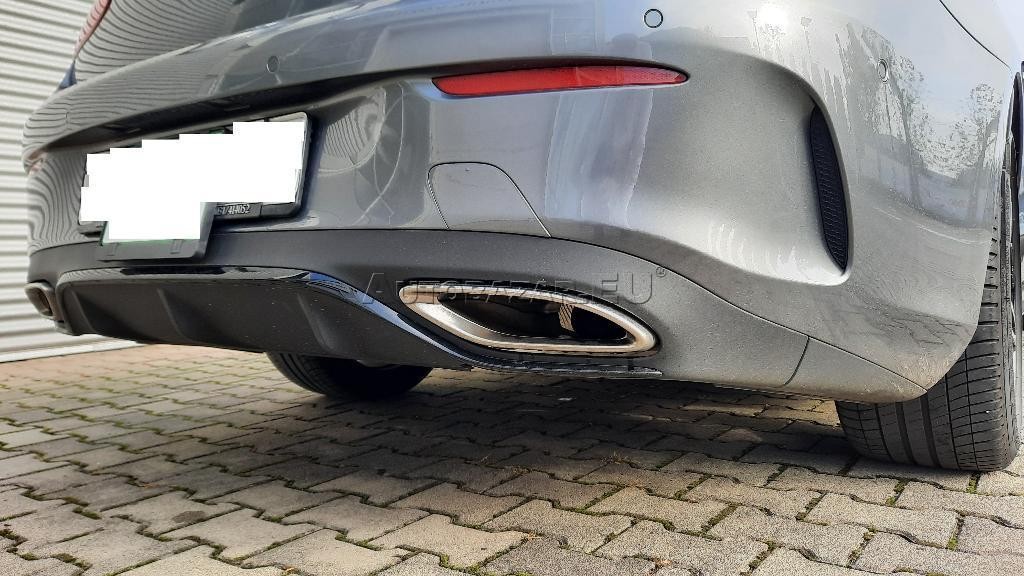 Mercedes E trieda Coupé 400 4matic . 9g. AMG Line. Panor. LED