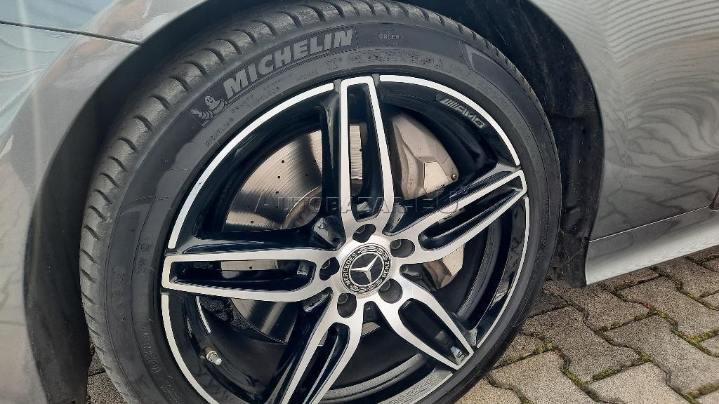 Mercedes E trieda Coupé 400 4matic . 9g. AMG Line. Panor. LED