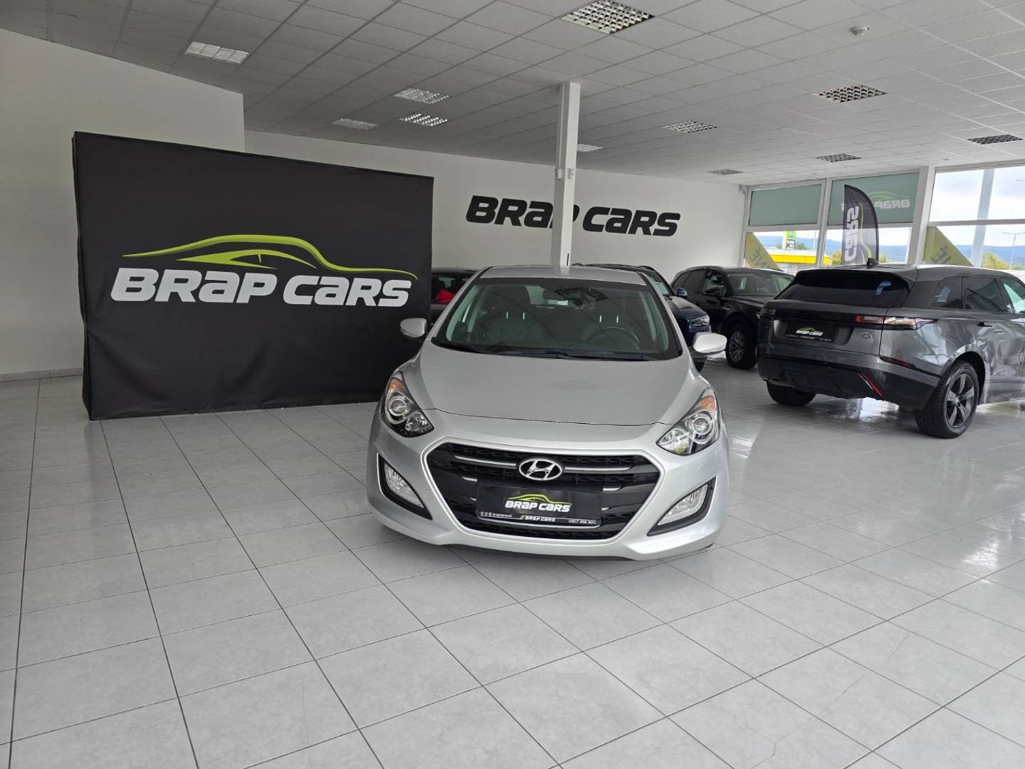 Hyundai i30 1.6i MPI DOHC CVVT YES!
