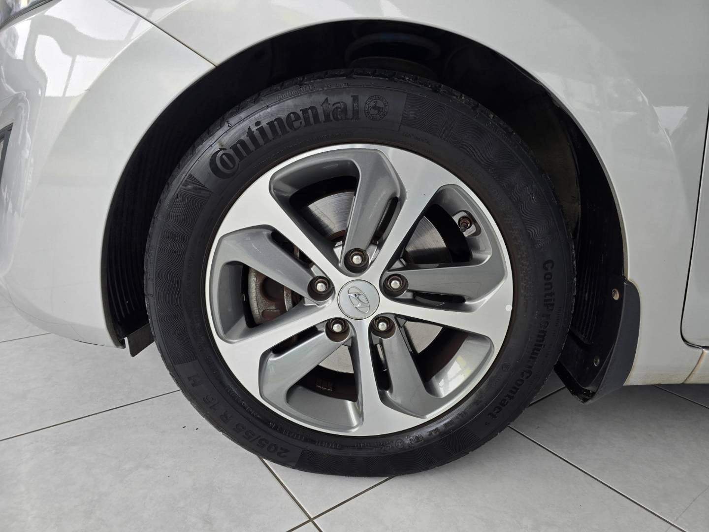 Hyundai i30 1.6i MPI DOHC CVVT YES!