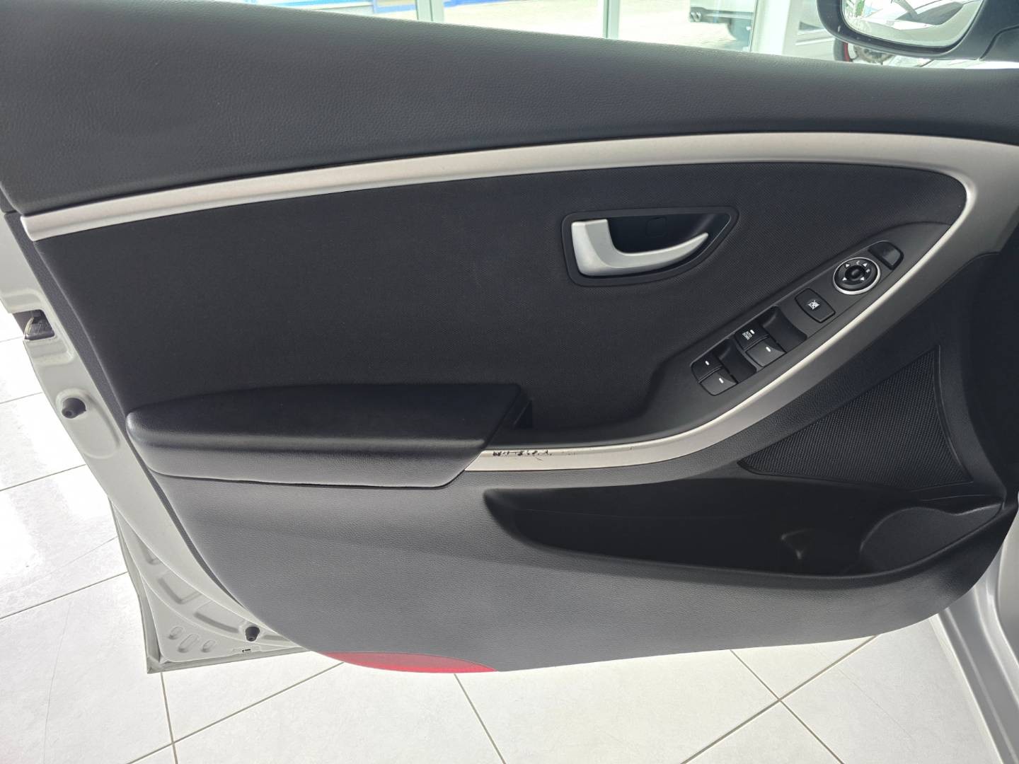 Hyundai i30 1.6i MPI DOHC CVVT YES!