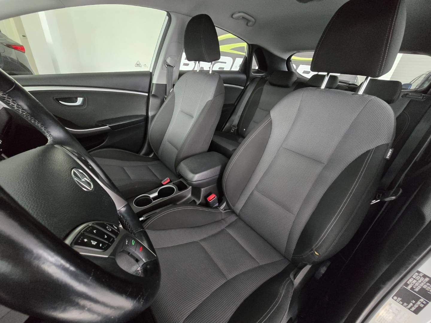 Hyundai i30 1.6i MPI DOHC CVVT YES!