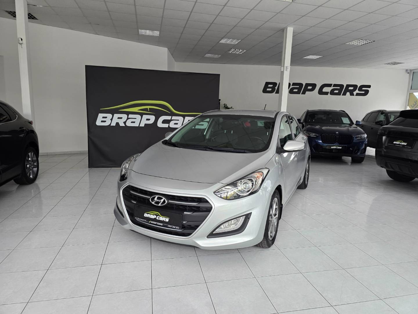 Hyundai i30 1.6i MPI DOHC CVVT YES!