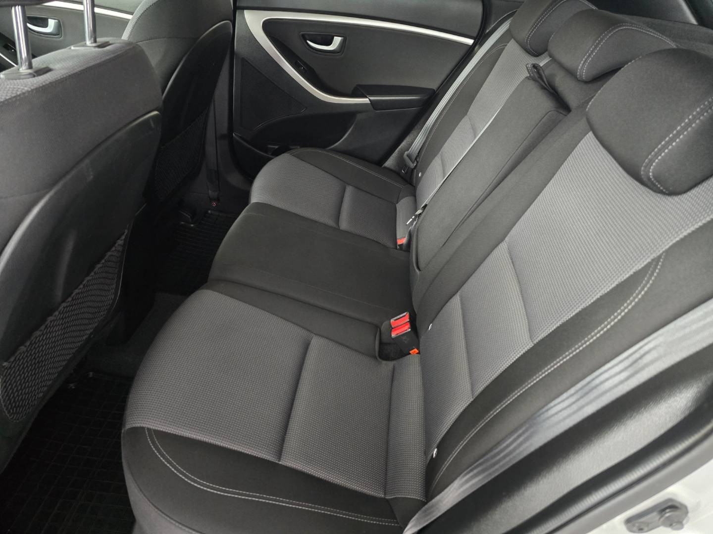 Hyundai i30 1.6i MPI DOHC CVVT YES!