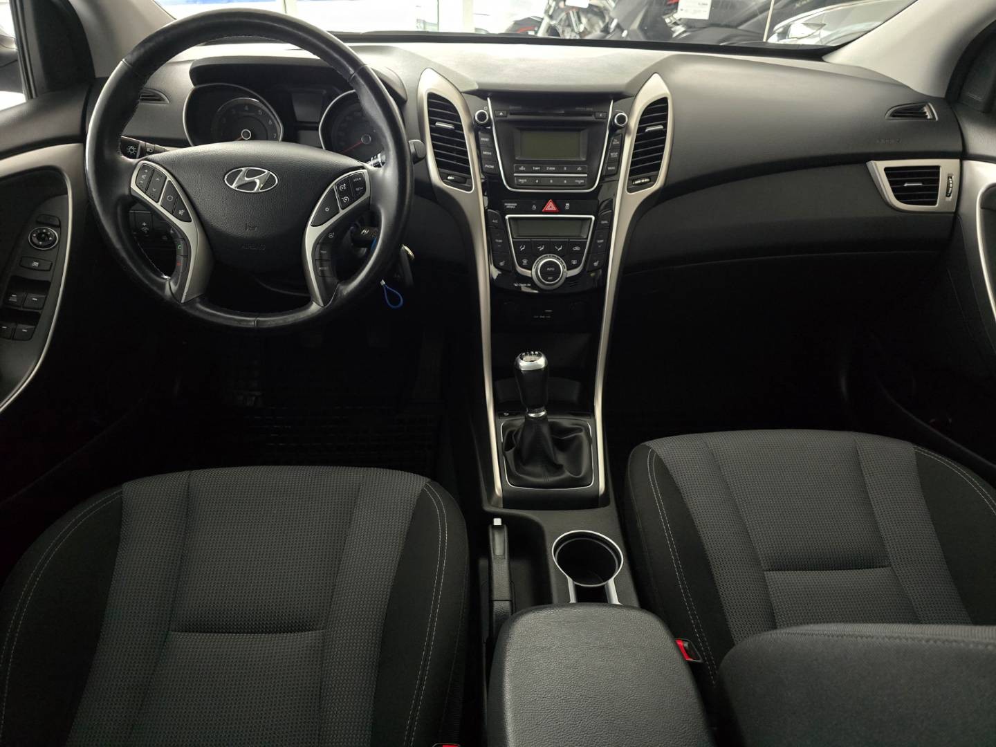 Hyundai i30 1.6i MPI DOHC CVVT YES!
