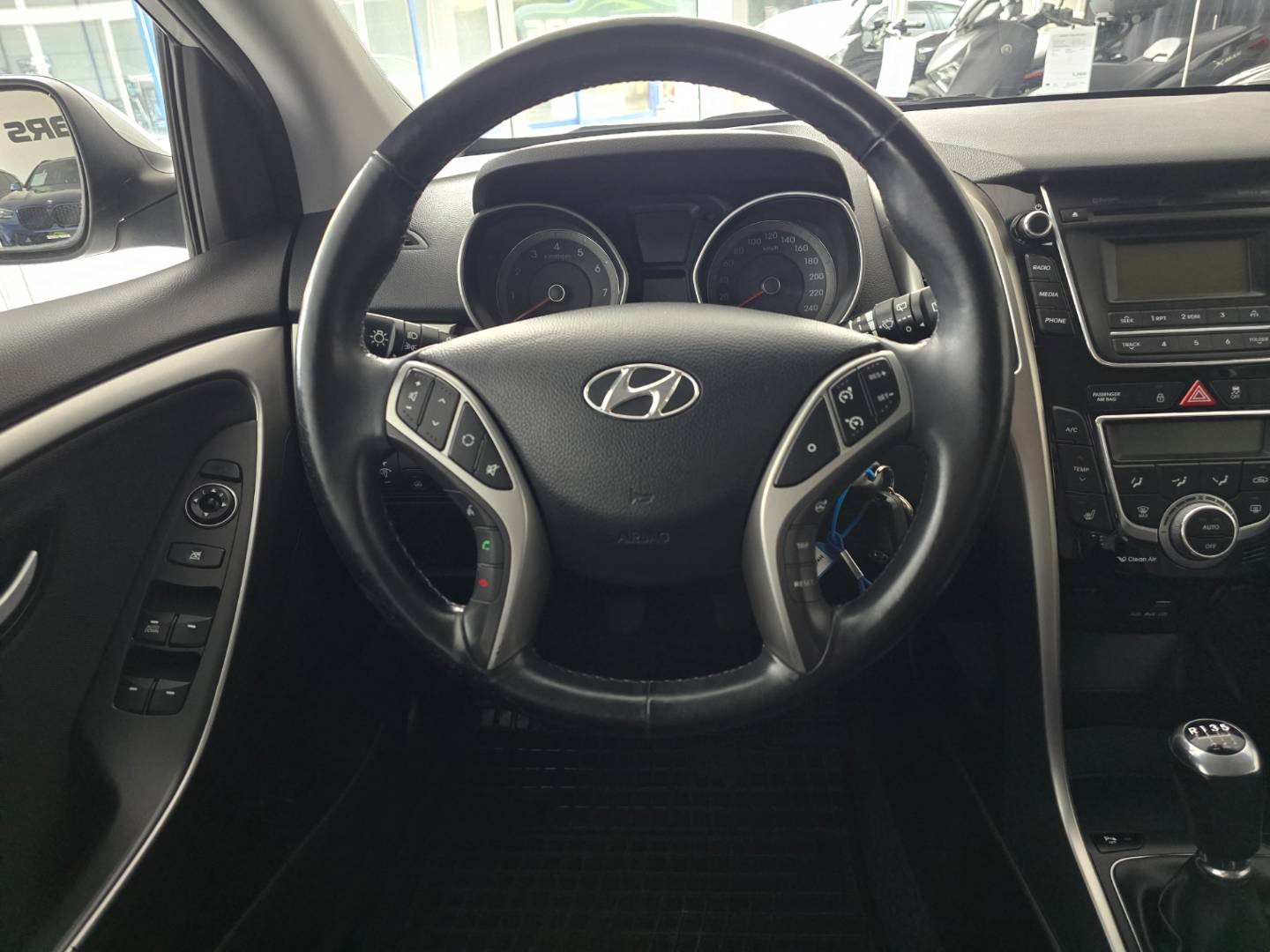 Hyundai i30 1.6i MPI DOHC CVVT YES!