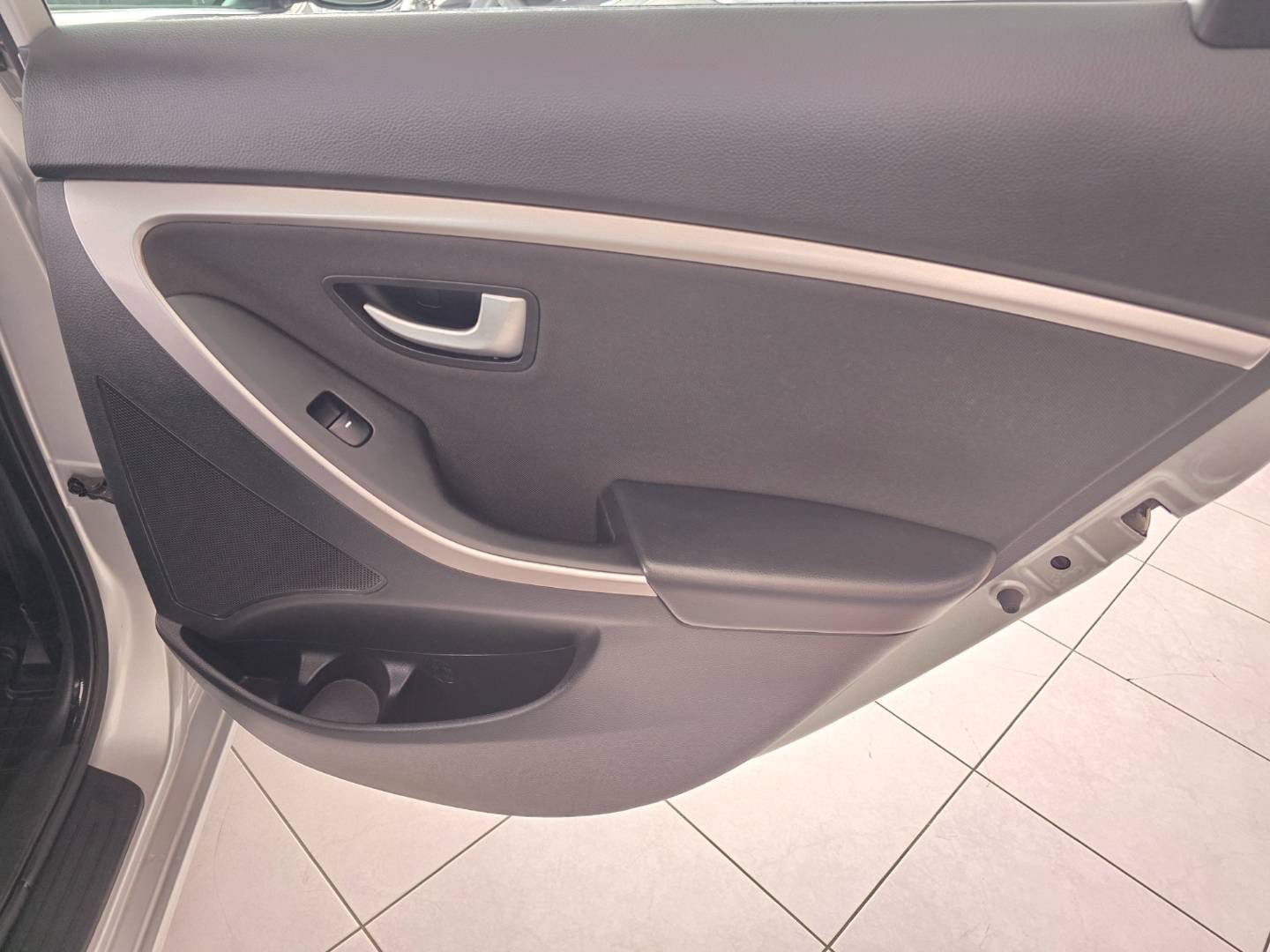 Hyundai i30 1.6i MPI DOHC CVVT YES!