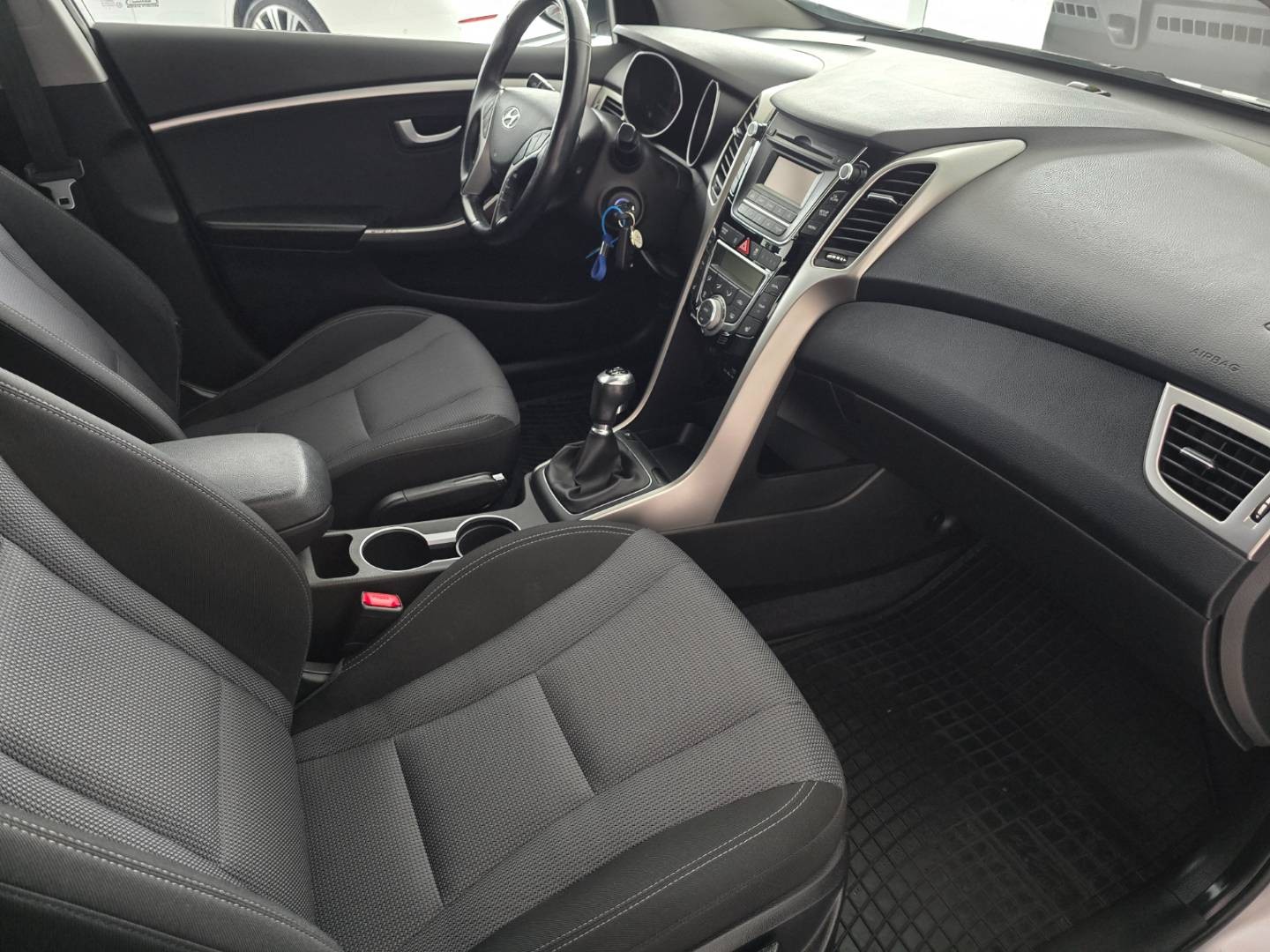 Hyundai i30 1.6i MPI DOHC CVVT YES!