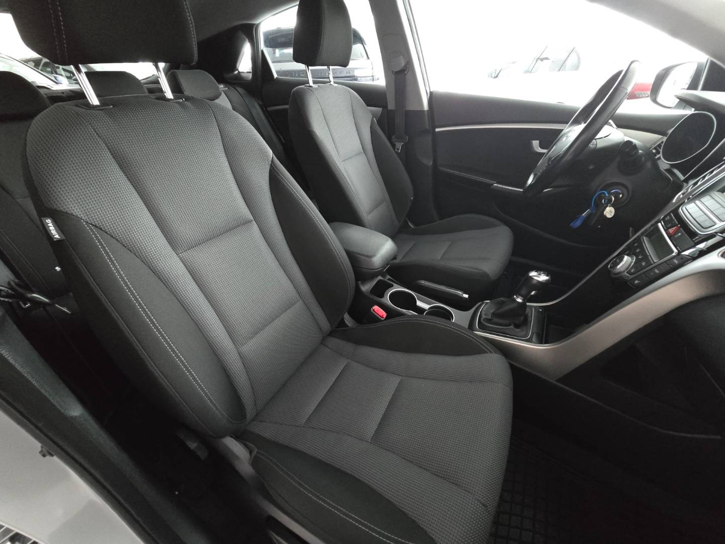 Hyundai i30 1.6i MPI DOHC CVVT YES!
