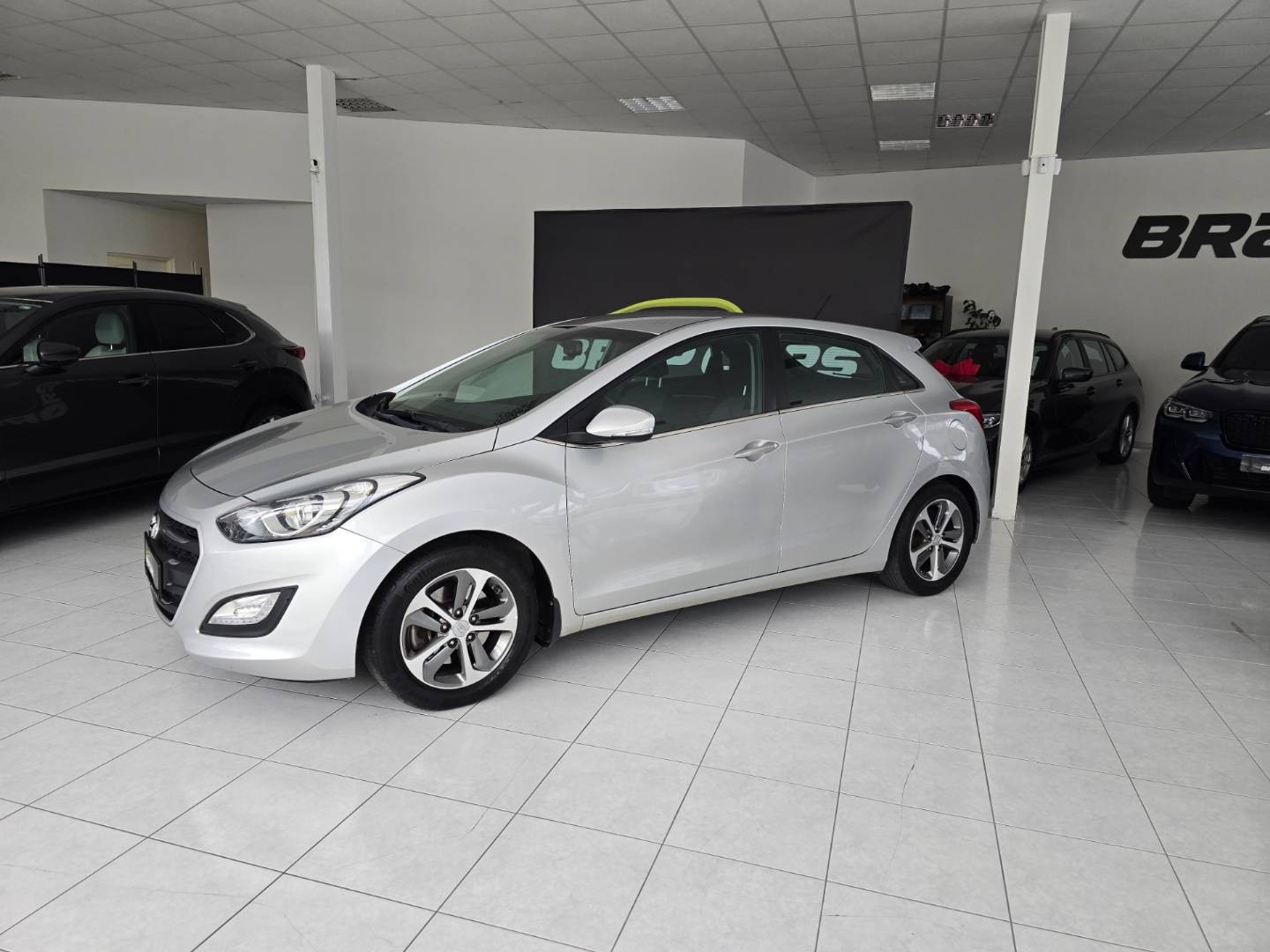 Hyundai i30 1.6i MPI DOHC CVVT YES!