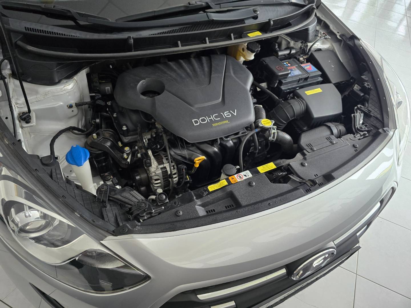 Hyundai i30 1.6i MPI DOHC CVVT YES!