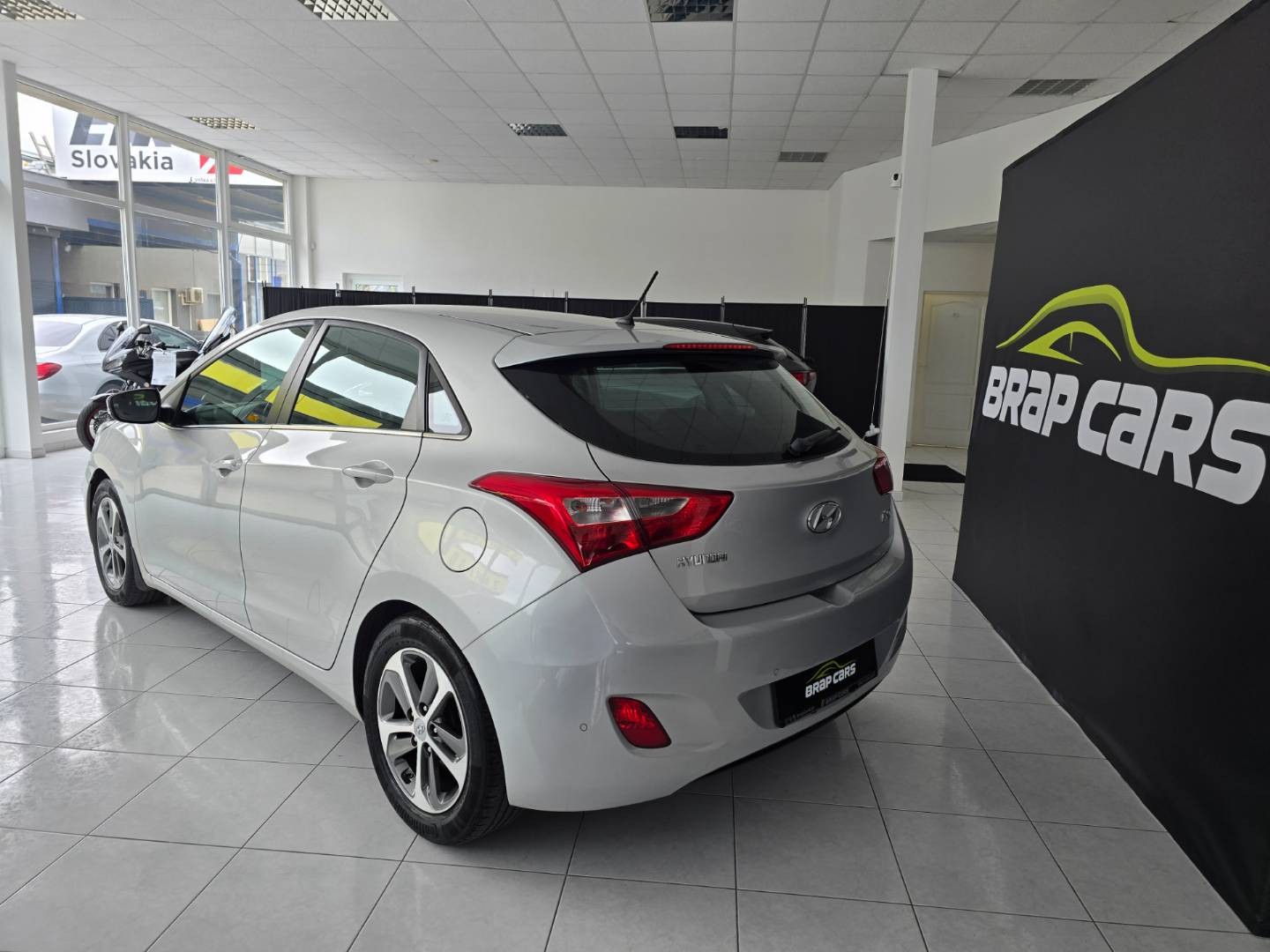 Hyundai i30 1.6i MPI DOHC CVVT YES!