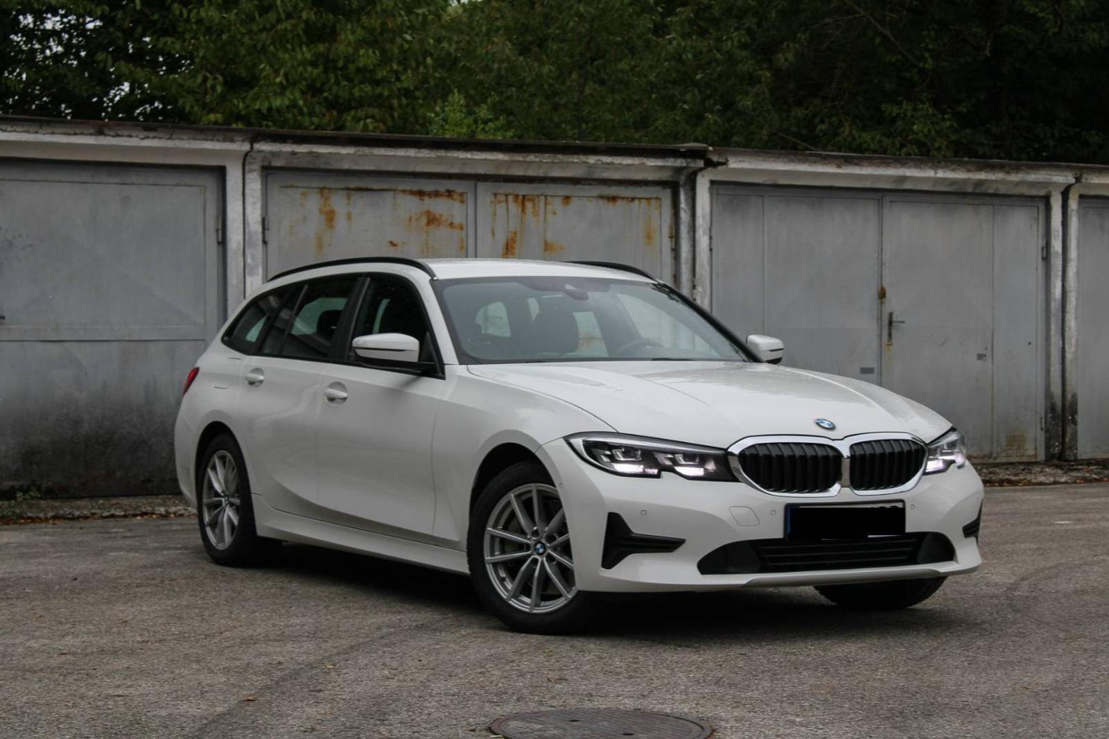 BMW Rad 3 Touring 330i  xDrive A/T