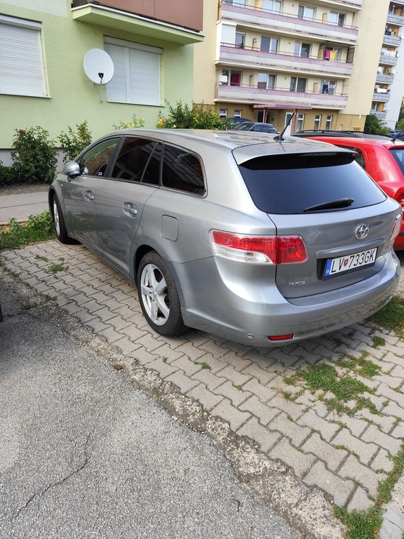 Toyota Avensis Combi Combi 110kw Automat