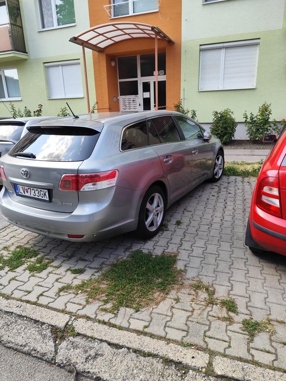 Toyota Avensis Combi Combi 110kw Automat