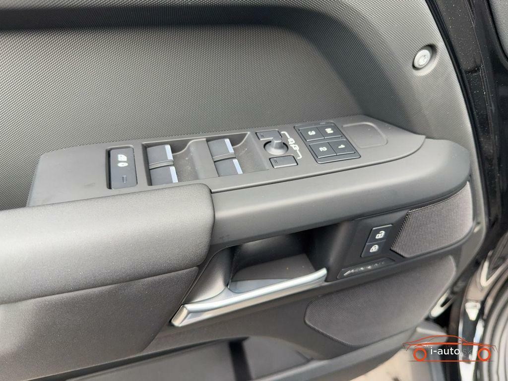 Land Rover Defender 110 3.0 Diesel D250 X-Dynamic HSE
