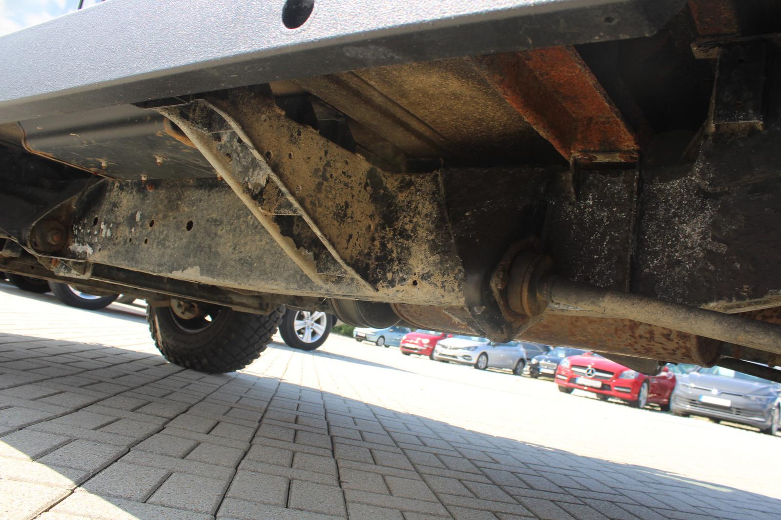 Land Rover Defender 2,4 TDCi 90 kW 110 SW 4x4