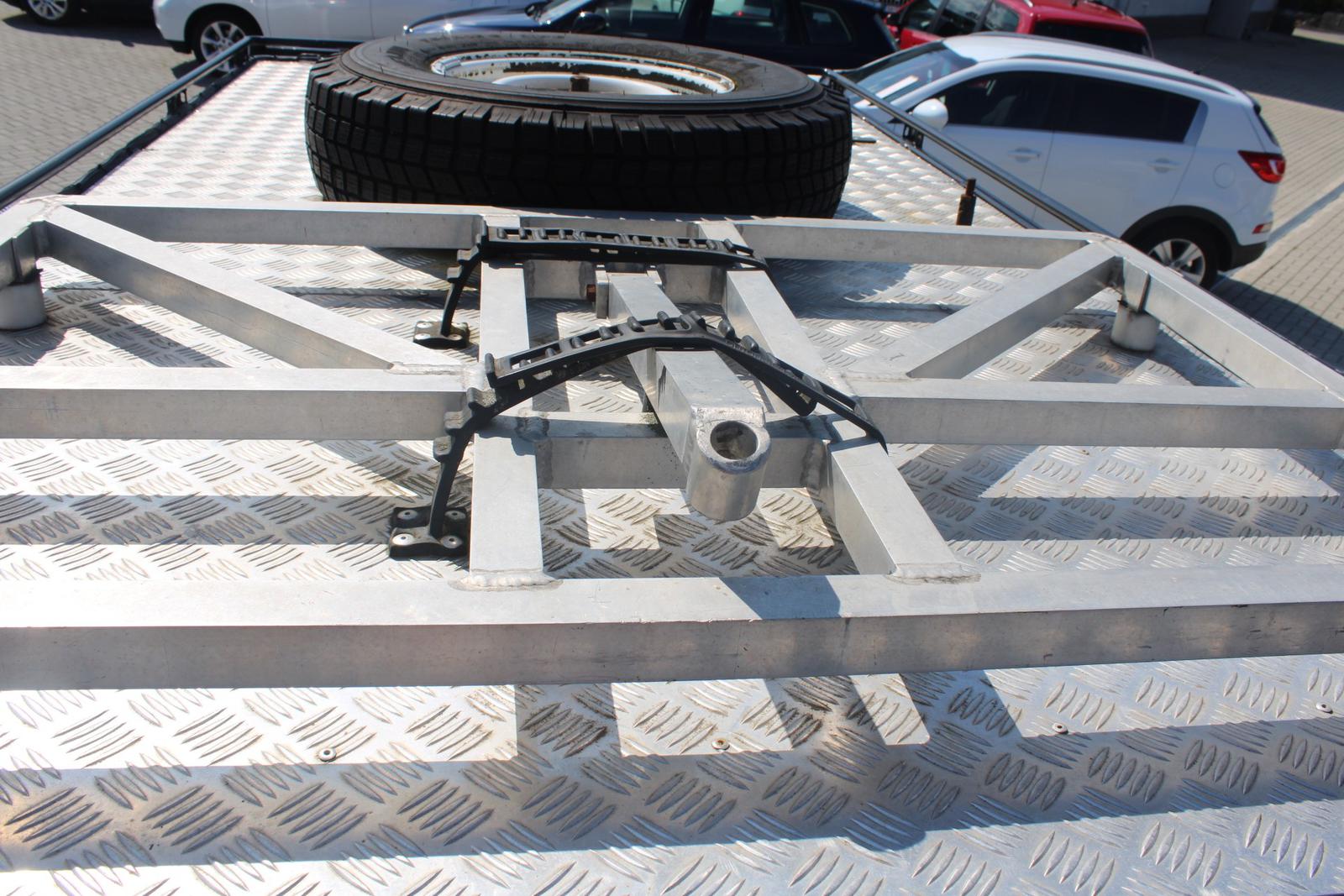 Land Rover Defender 2,4 TDCi 90 kW 110 SW 4x4