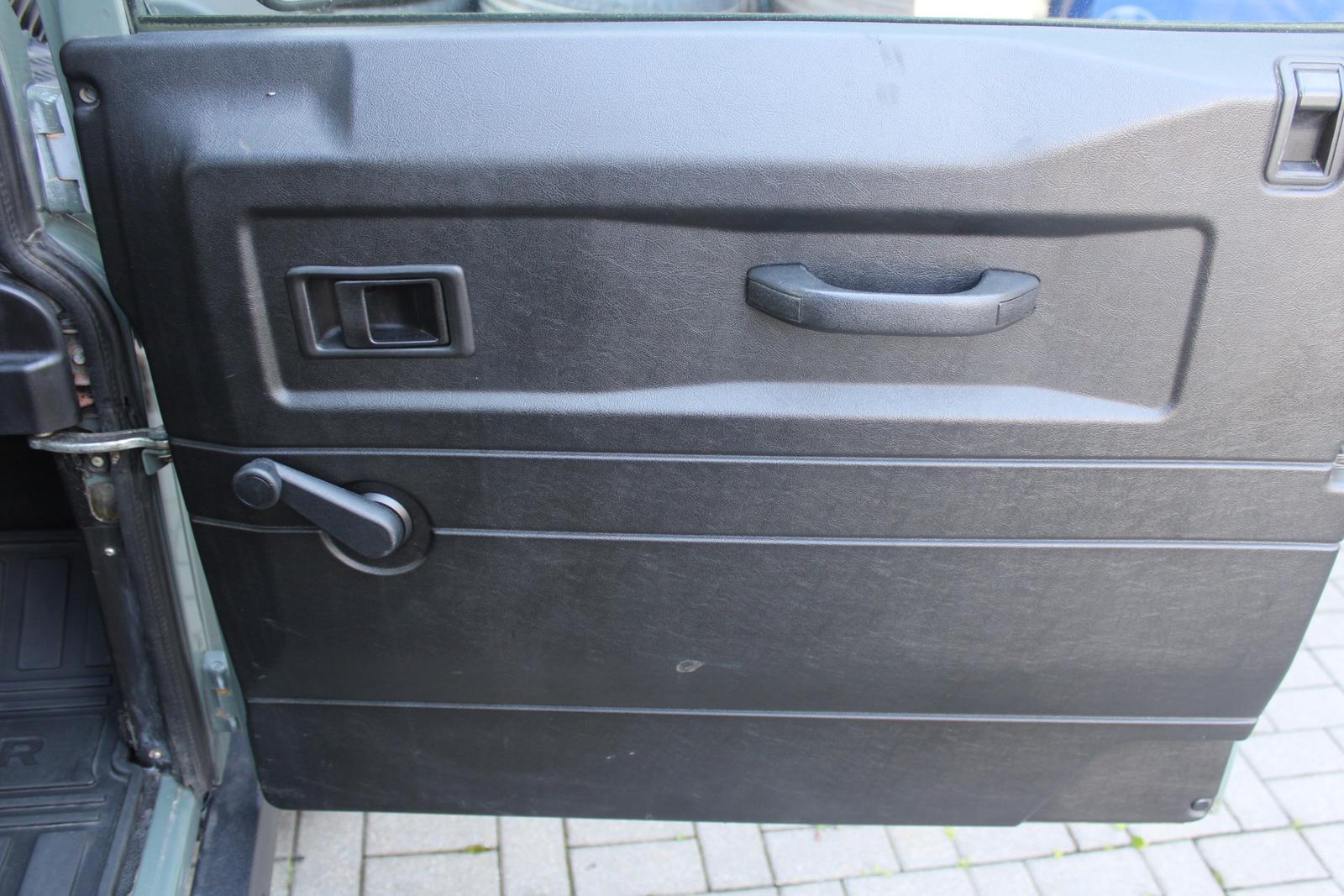 Land Rover Defender 2,4 TDCi 90 kW 110 SW 4x4