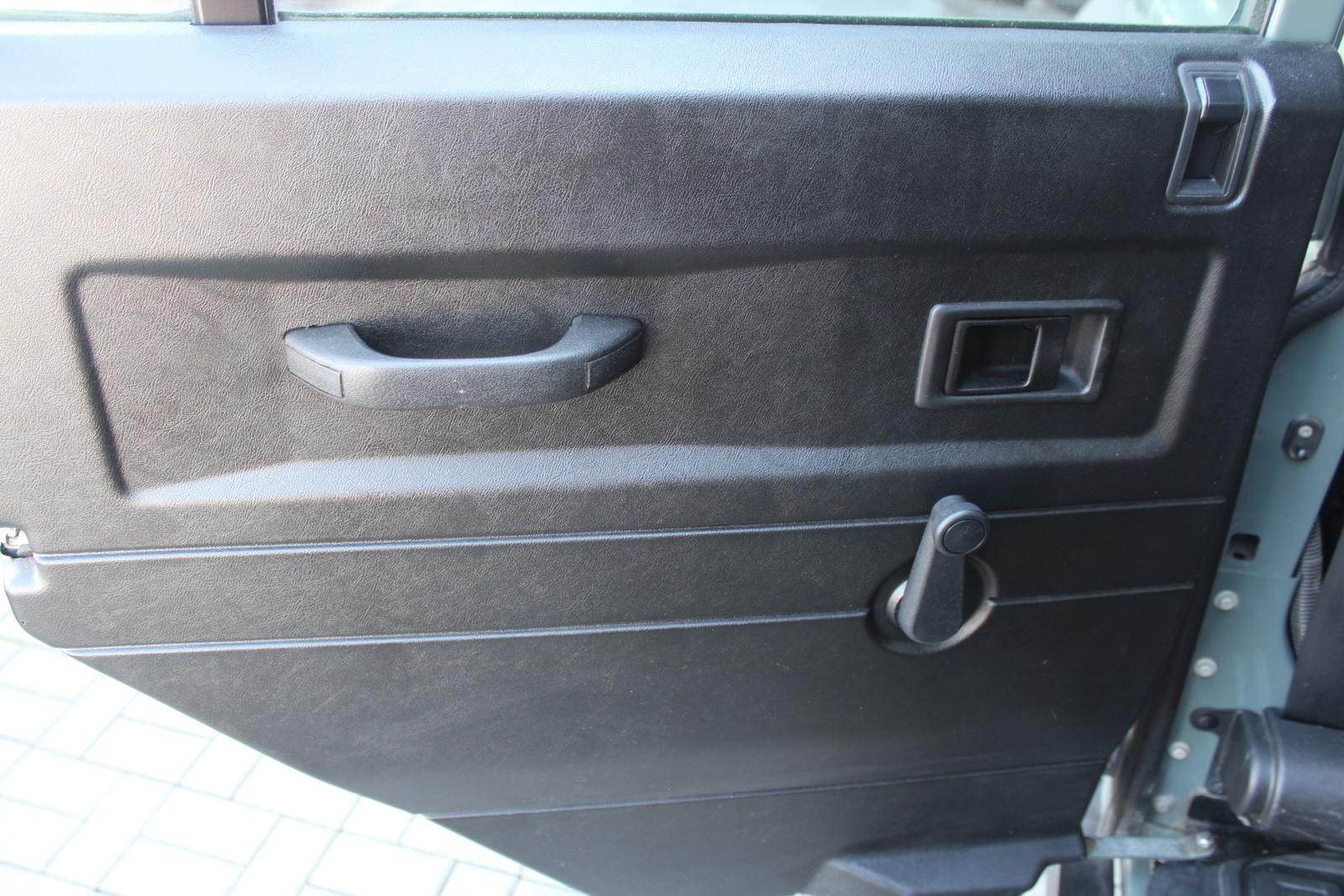 Land Rover Defender 2,4 TDCi 90 kW 110 SW 4x4