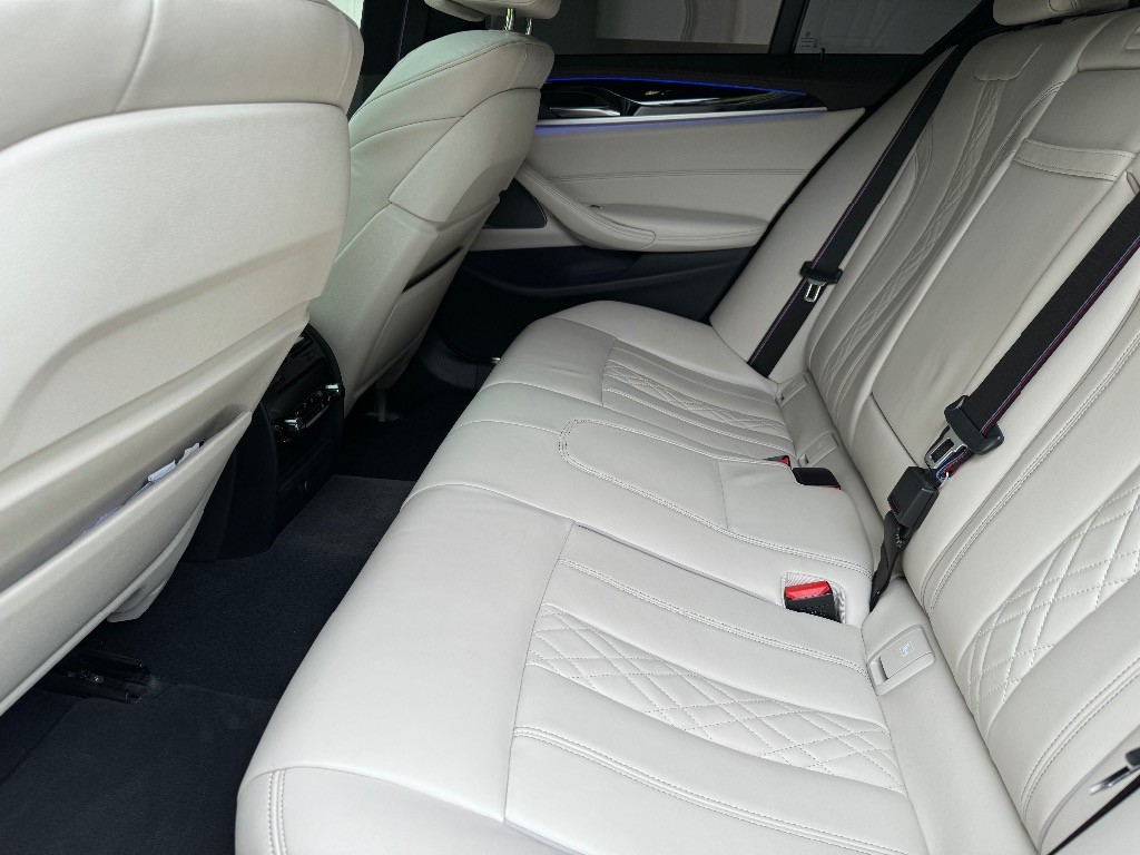 BMW M5 50i xDrive A/T
