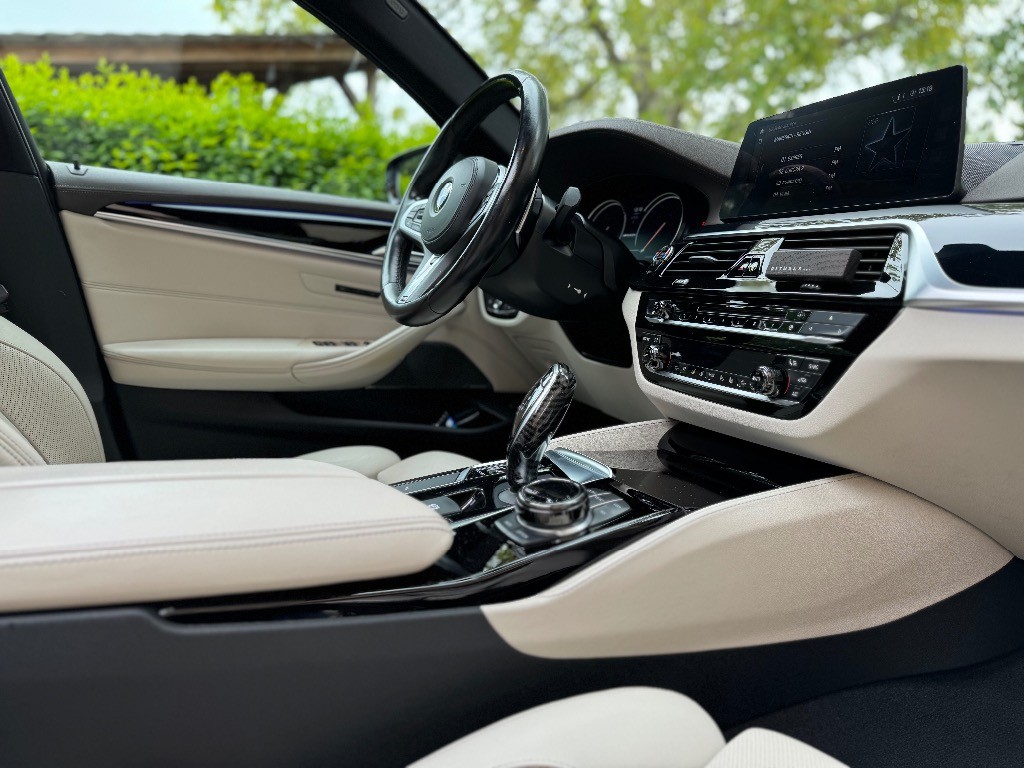 BMW M5 50i xDrive A/T