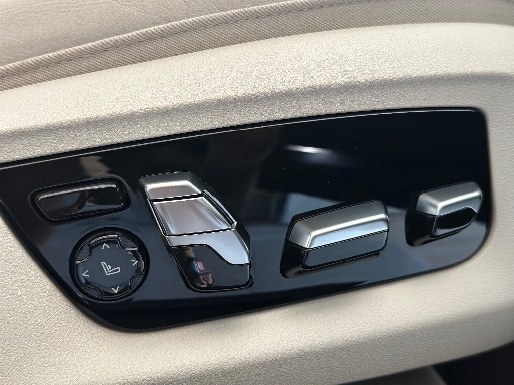 BMW M5 50i xDrive A/T