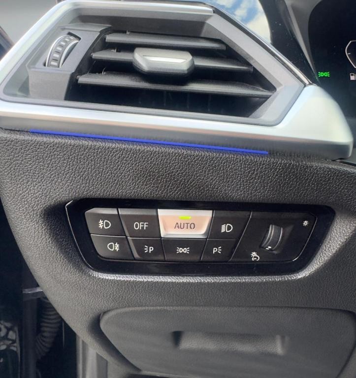 BMW rad 3 320i Sport Line A/T