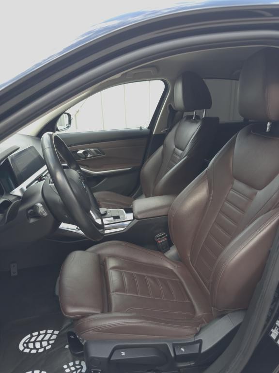 BMW rad 3 320i Sport Line A/T