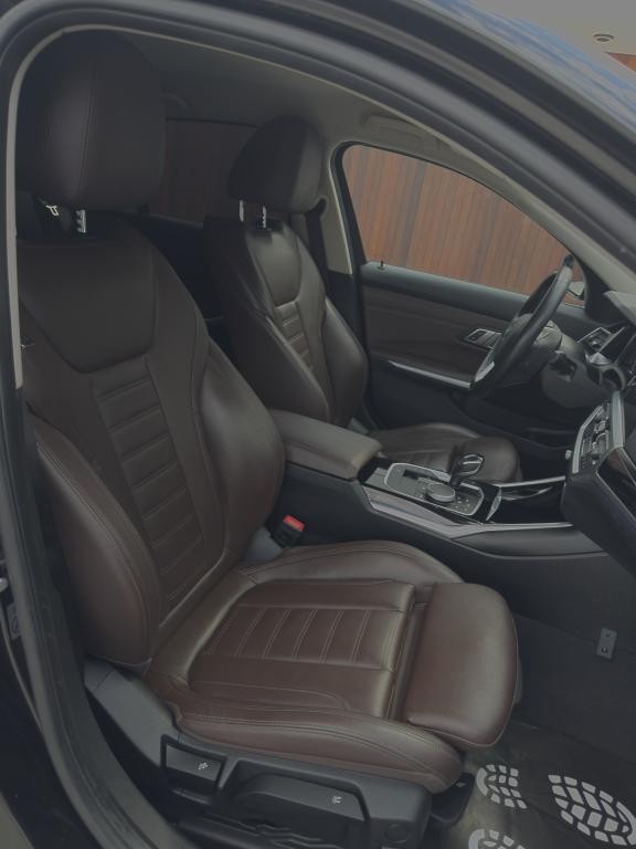 BMW rad 3 320i Sport Line A/T