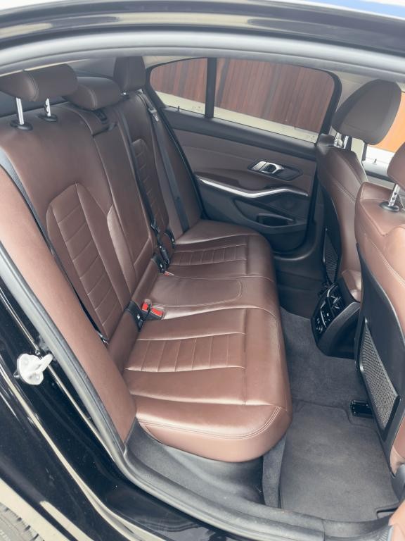 BMW rad 3 320i Sport Line A/T