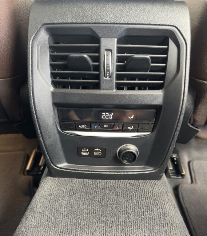 BMW rad 3 320i Sport Line A/T