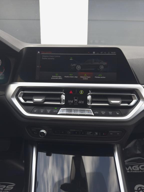 BMW rad 3 320i Sport Line A/T