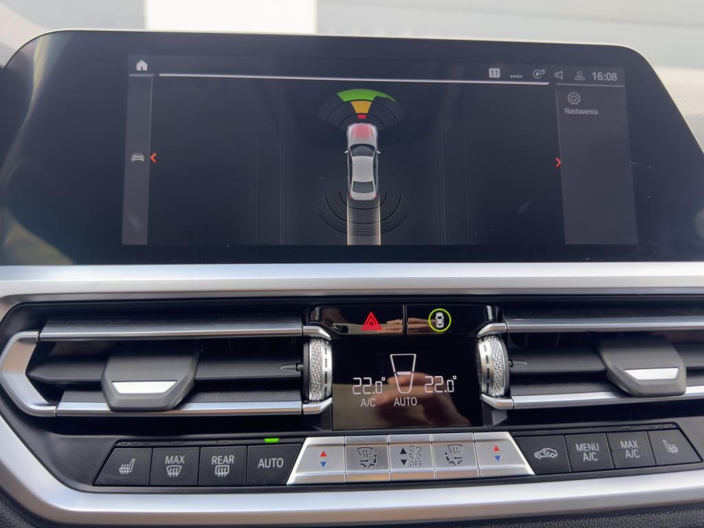 BMW rad 3 320i Sport Line A/T