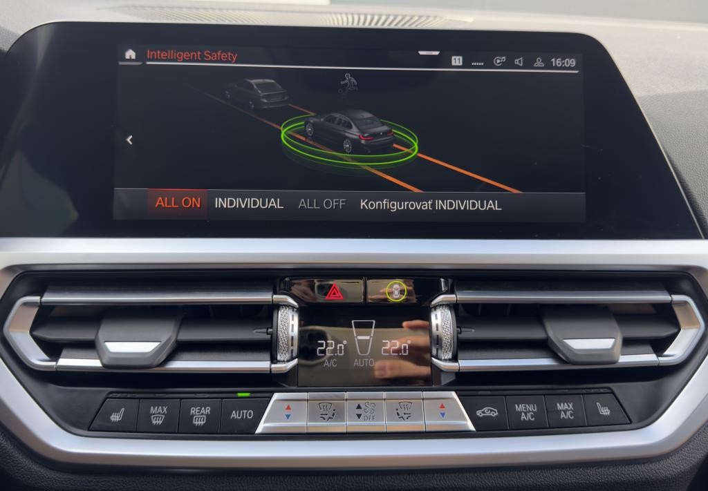 BMW rad 3 320i Sport Line A/T