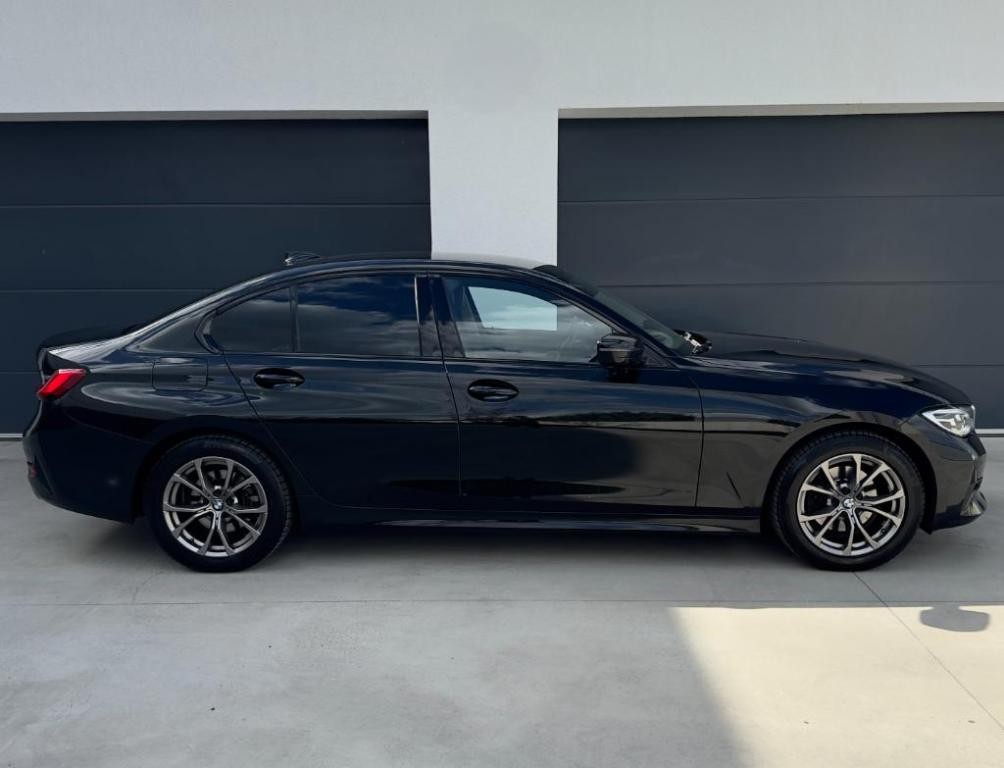 BMW rad 3 320i Sport Line A/T