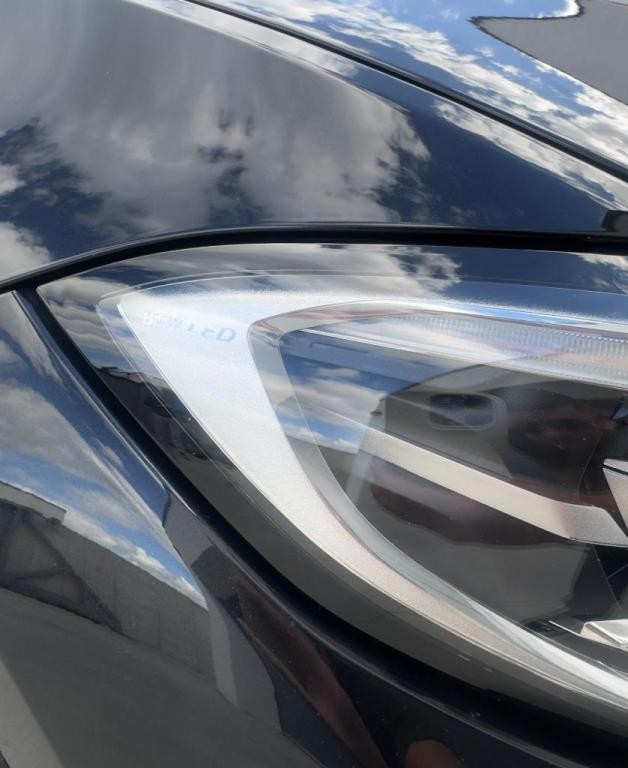 BMW rad 3 320i Sport Line A/T